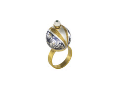Серебряные кольцо в форме шара с алмазной крошкой и позолотой «Екатерина»